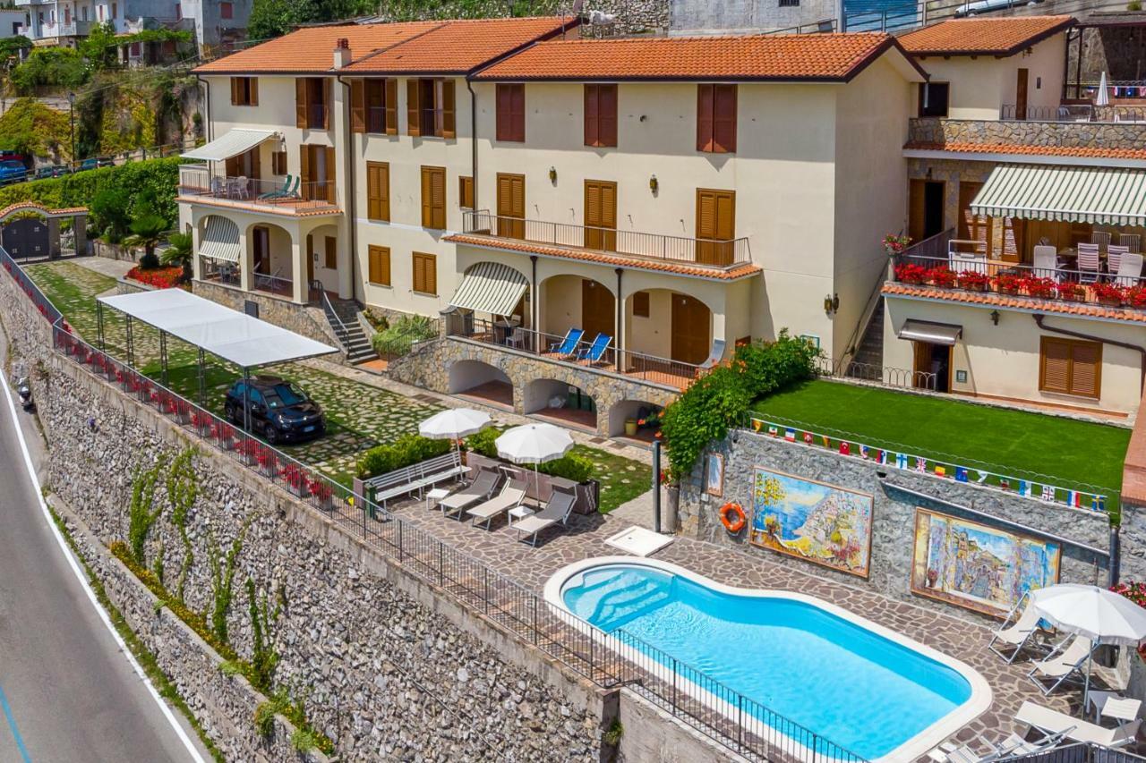 Appartamento Emma In Villa Laura Scala Exterior photo